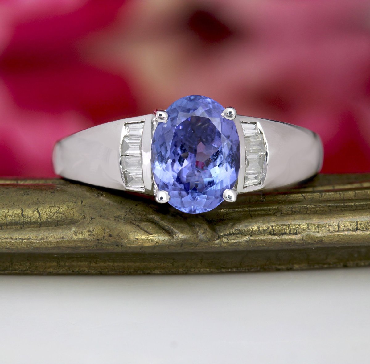 Tanzanite And Diamond Ring In White Gold-photo-3