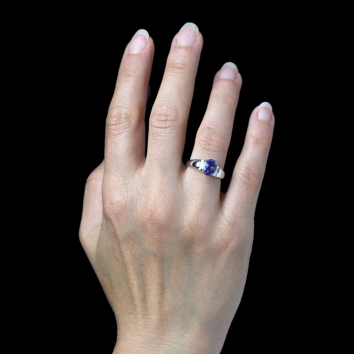 Tanzanite And Diamond Ring In White Gold-photo-4