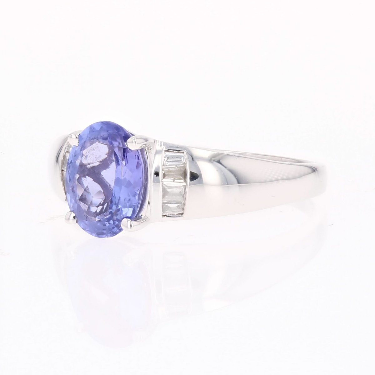 Tanzanite And Diamond Ring In White Gold-photo-4
