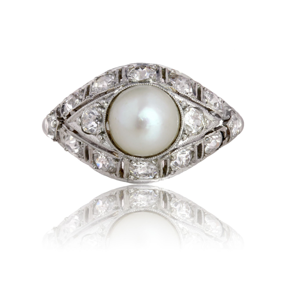 Bague dôme platine perle et diamants