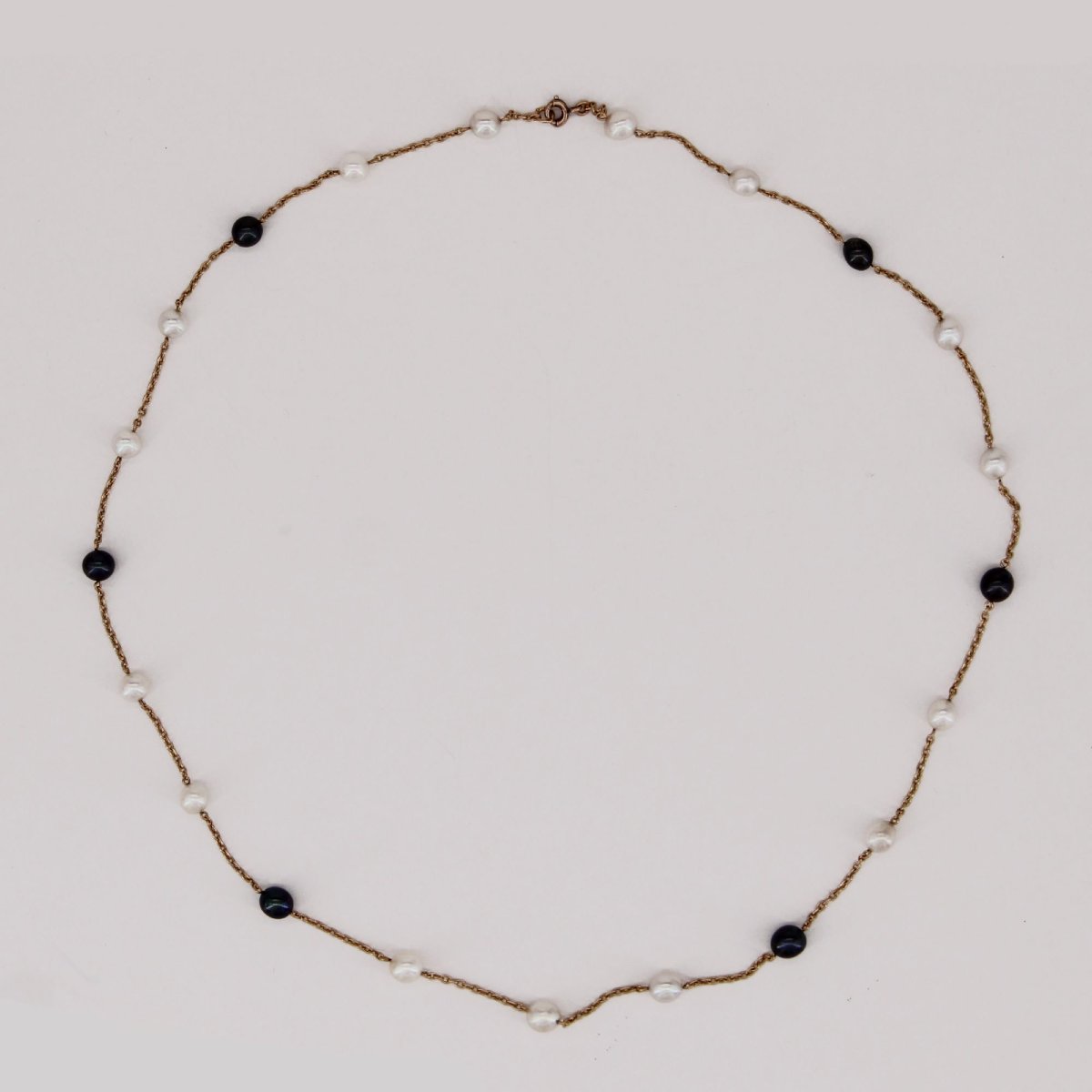 Yellow Gold Necklace With White And Gray Cultured Pearls-photo-4