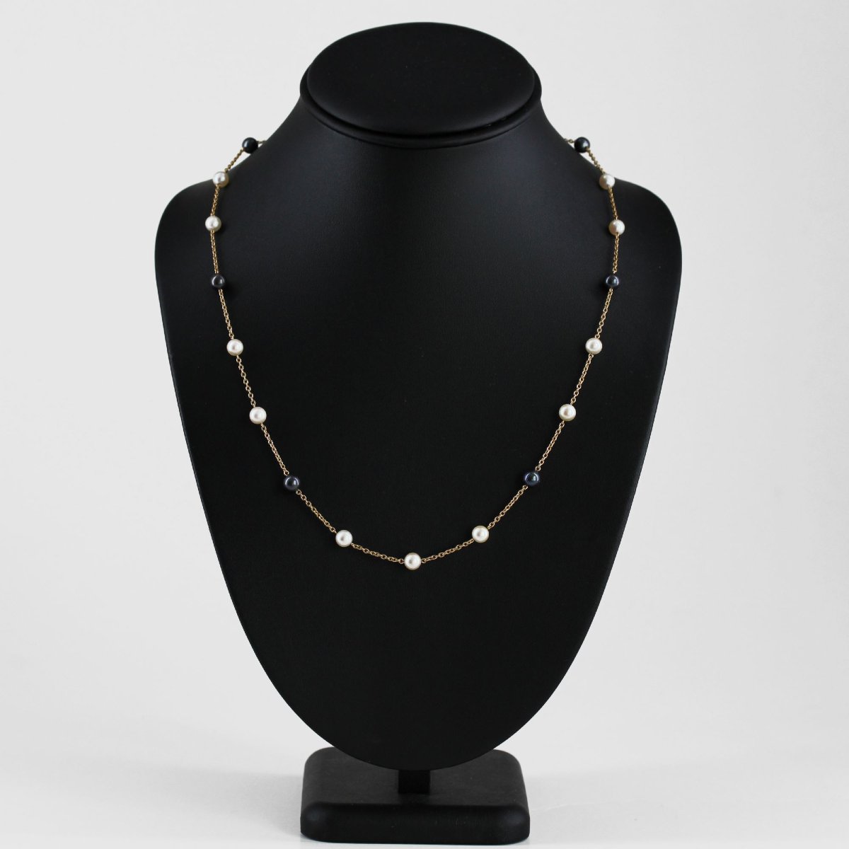 Yellow Gold Necklace With White And Gray Cultured Pearls-photo-3