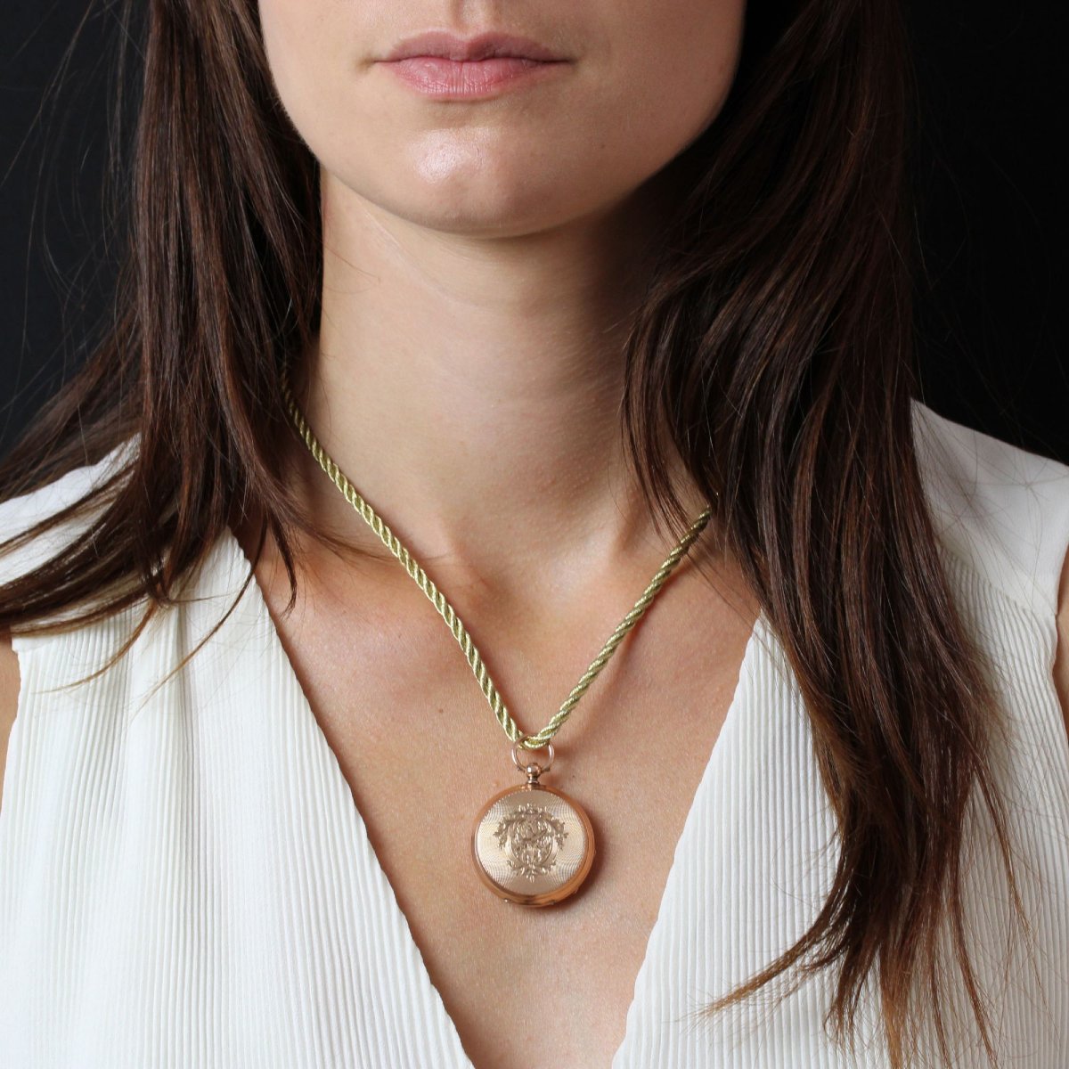 Antique Engraved Rose Gold Collar Watch-photo-2