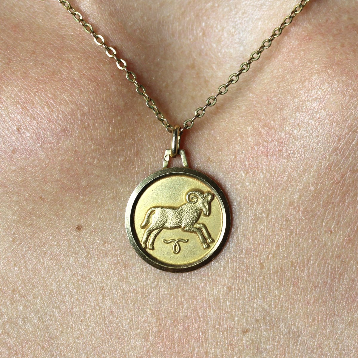 Yellow Gold Aries Medal-photo-2