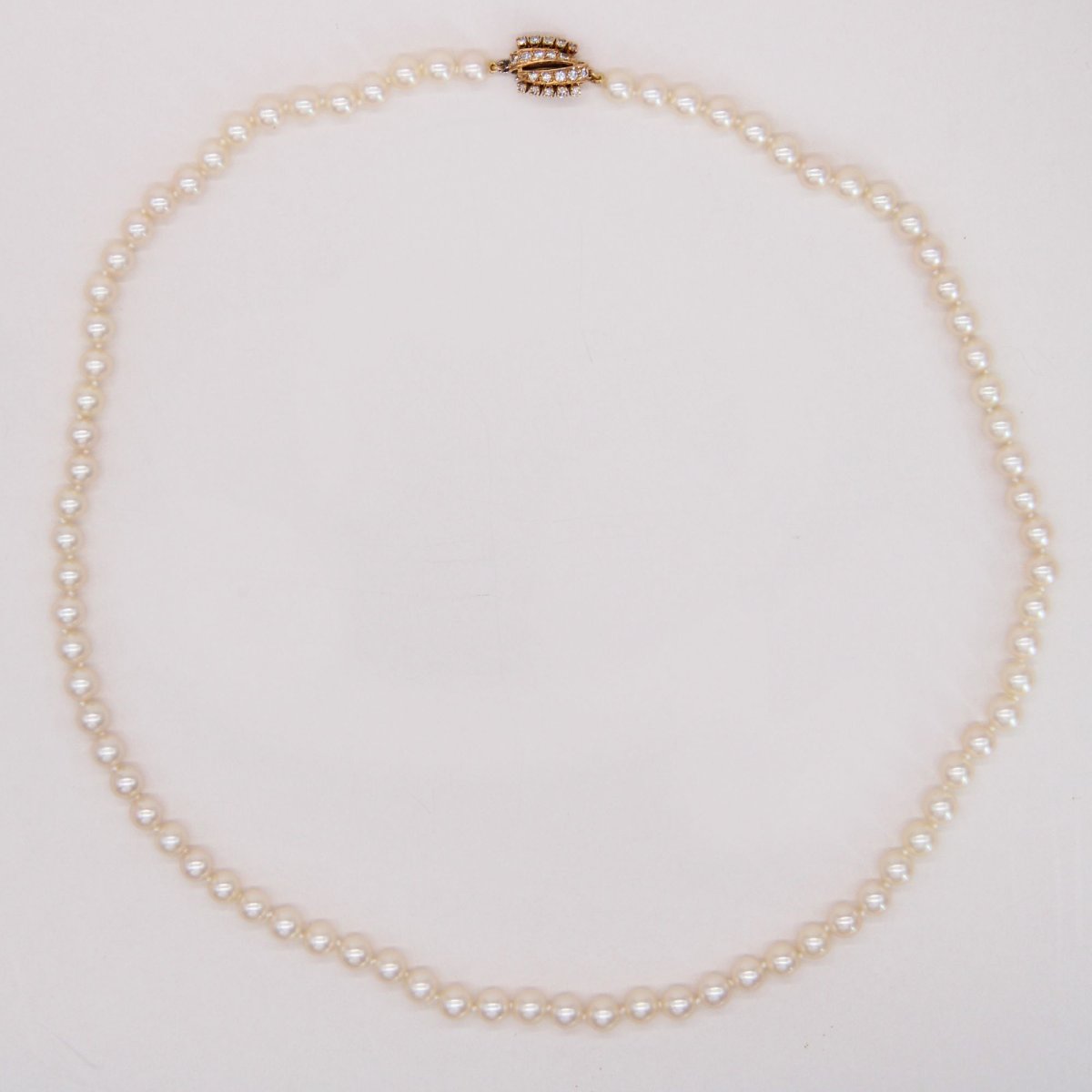 Collier de perles de culture blanches Choker et son fermoir diamants-photo-3
