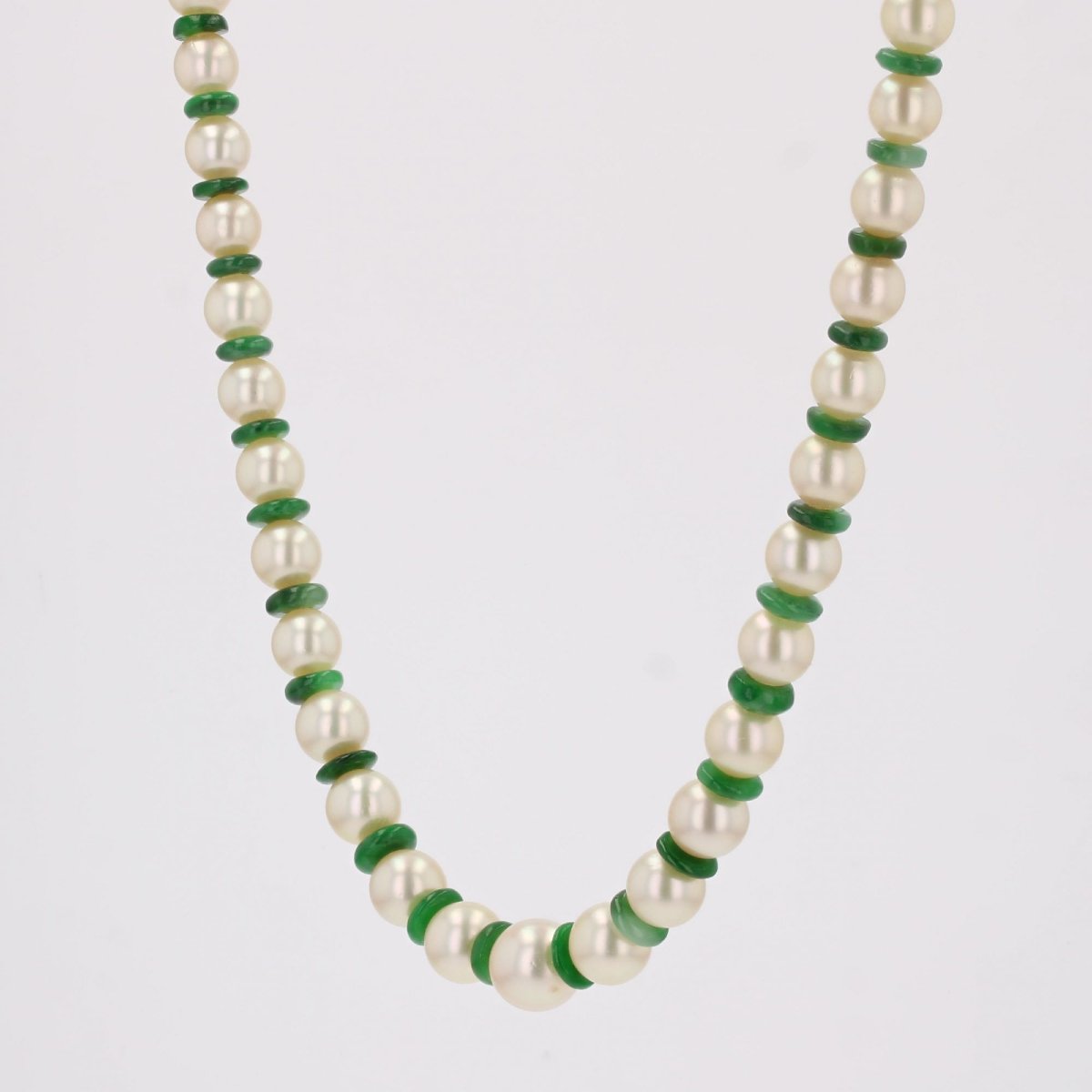 Collier de perles de culture et disque jade-photo-4