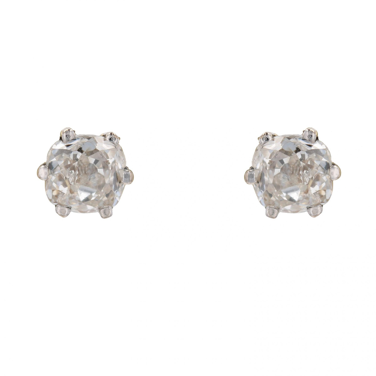 Puces d'oreilles ancienne diamants taille coussin