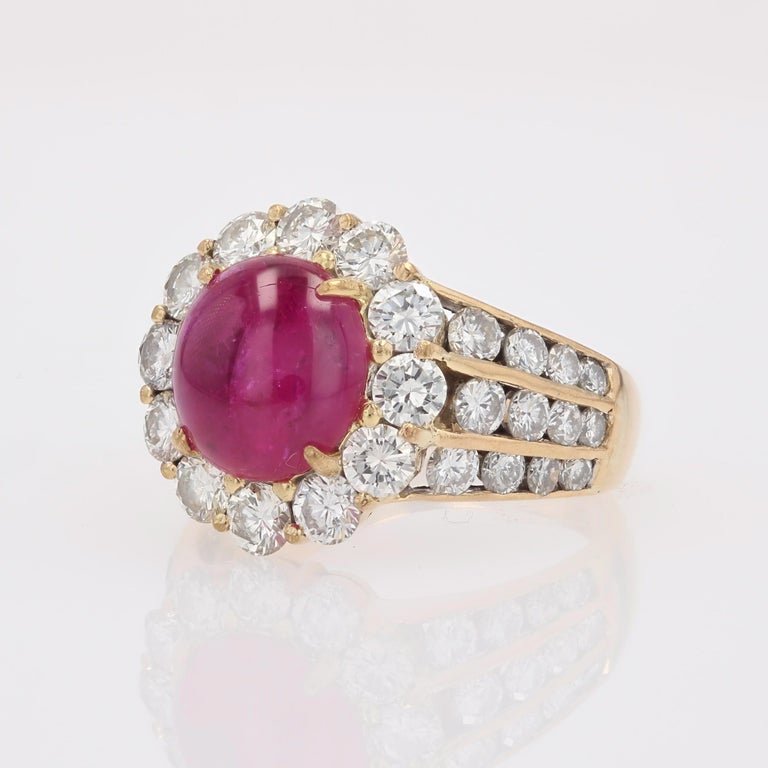 Bague Daisy en or jaune 18 carats avec rubis cabochon et diamants des années 1980-photo-4