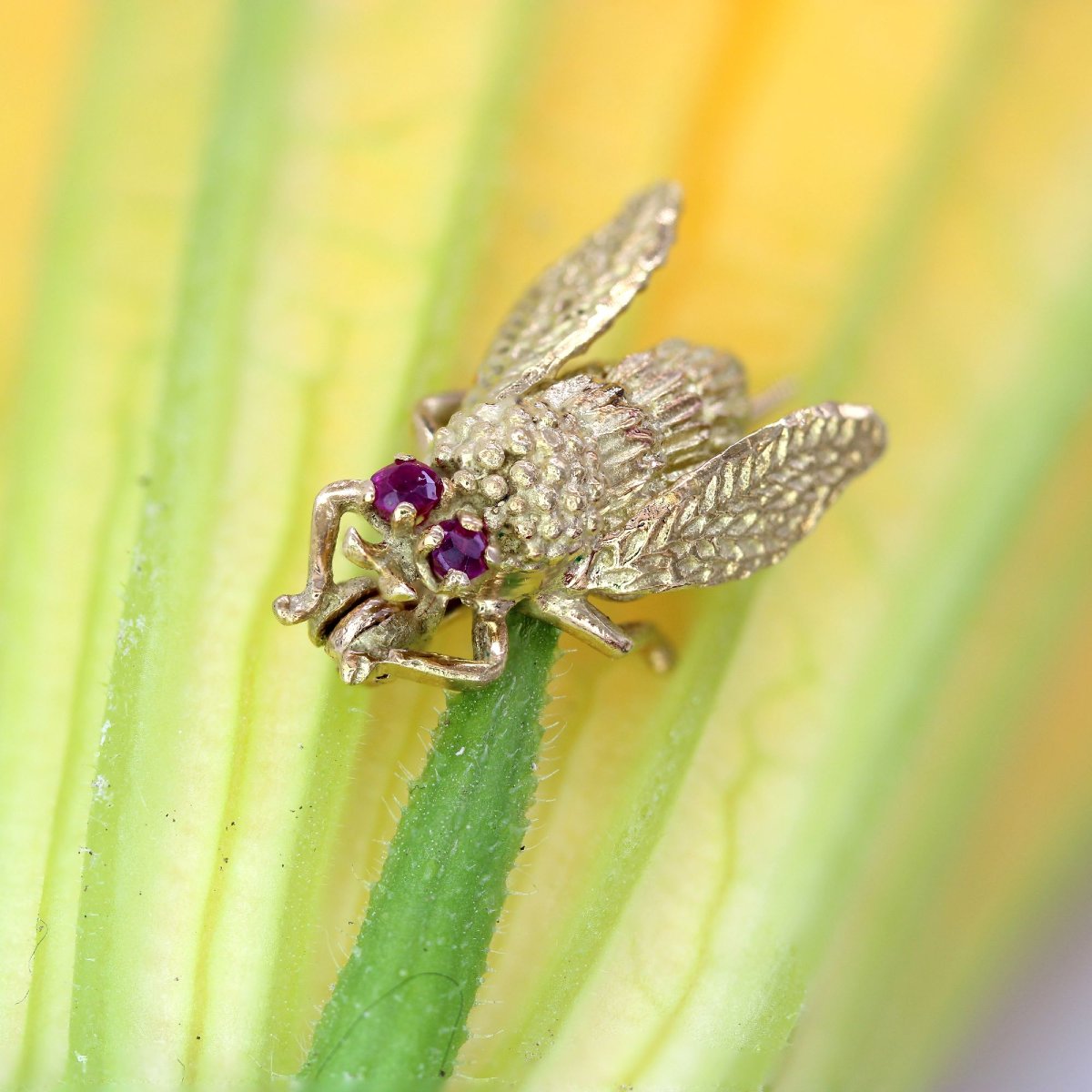 Broche abeille or et rubis-photo-3