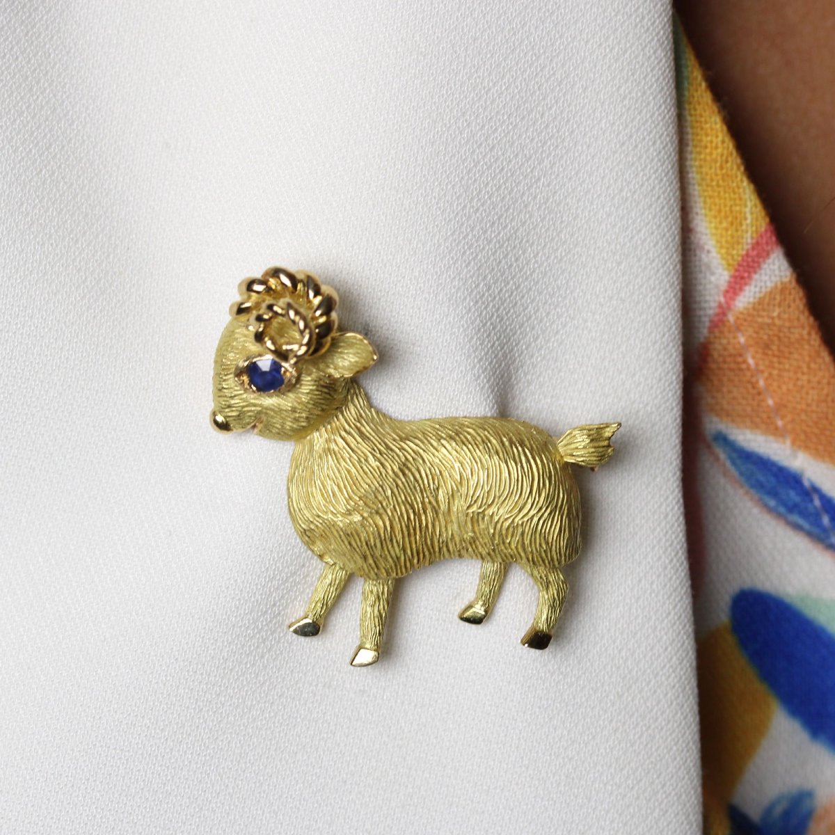 Yellow Gold Sapphire Ram Brooch-photo-5