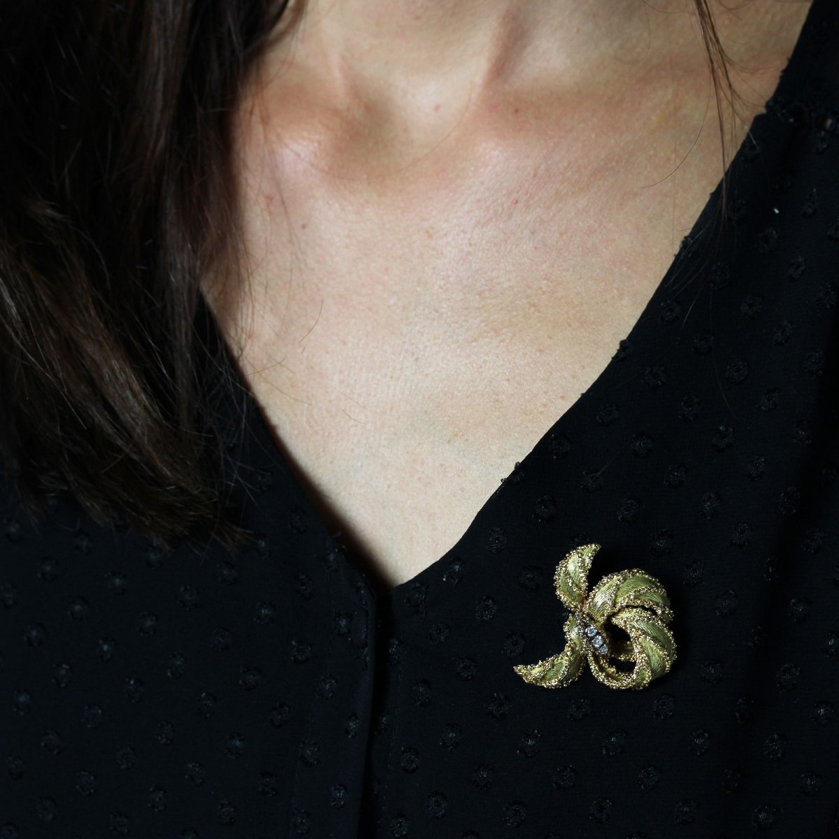 Broche ruban texturé et diamants-photo-4