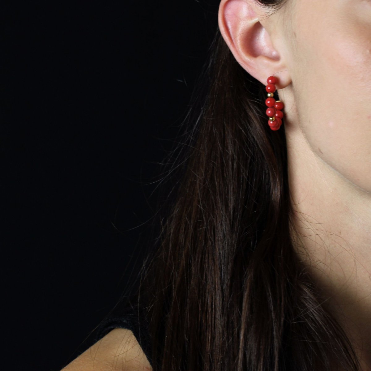 Yellow Gold Half Hoop Earrings With Coral Beads-photo-2