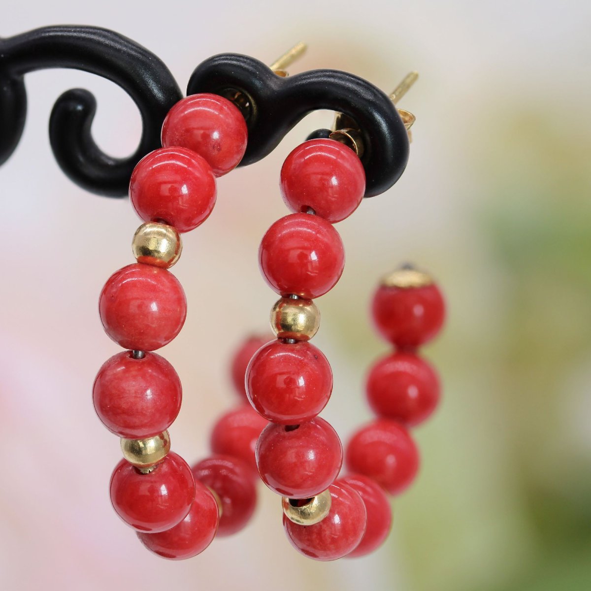Yellow Gold Half Hoop Earrings With Coral Beads-photo-3
