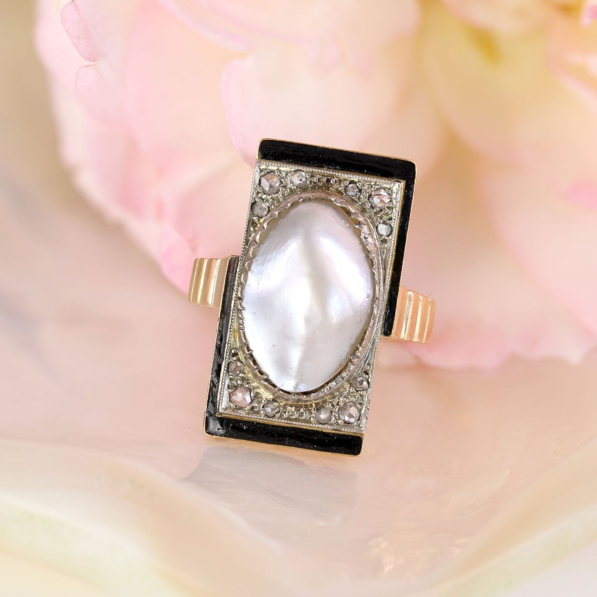 Bague Art Déco rectangulaire perle Mabé diamants taillés en rose et émail noir-photo-3