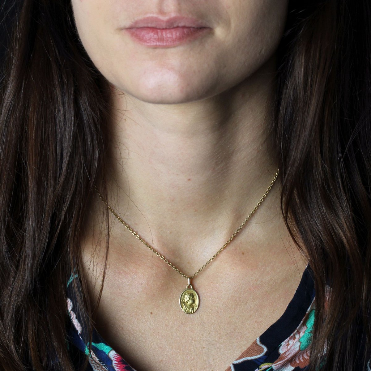 Médaille or jaune Ange en prière-photo-2