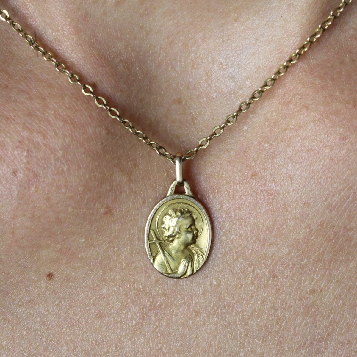 Médaille or jaune Ange en prière-photo-2