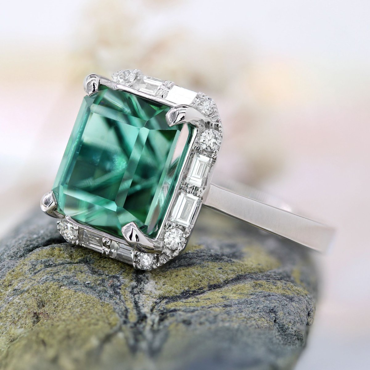 Bague tourmaline et diamants taille baguette et brillant-photo-3