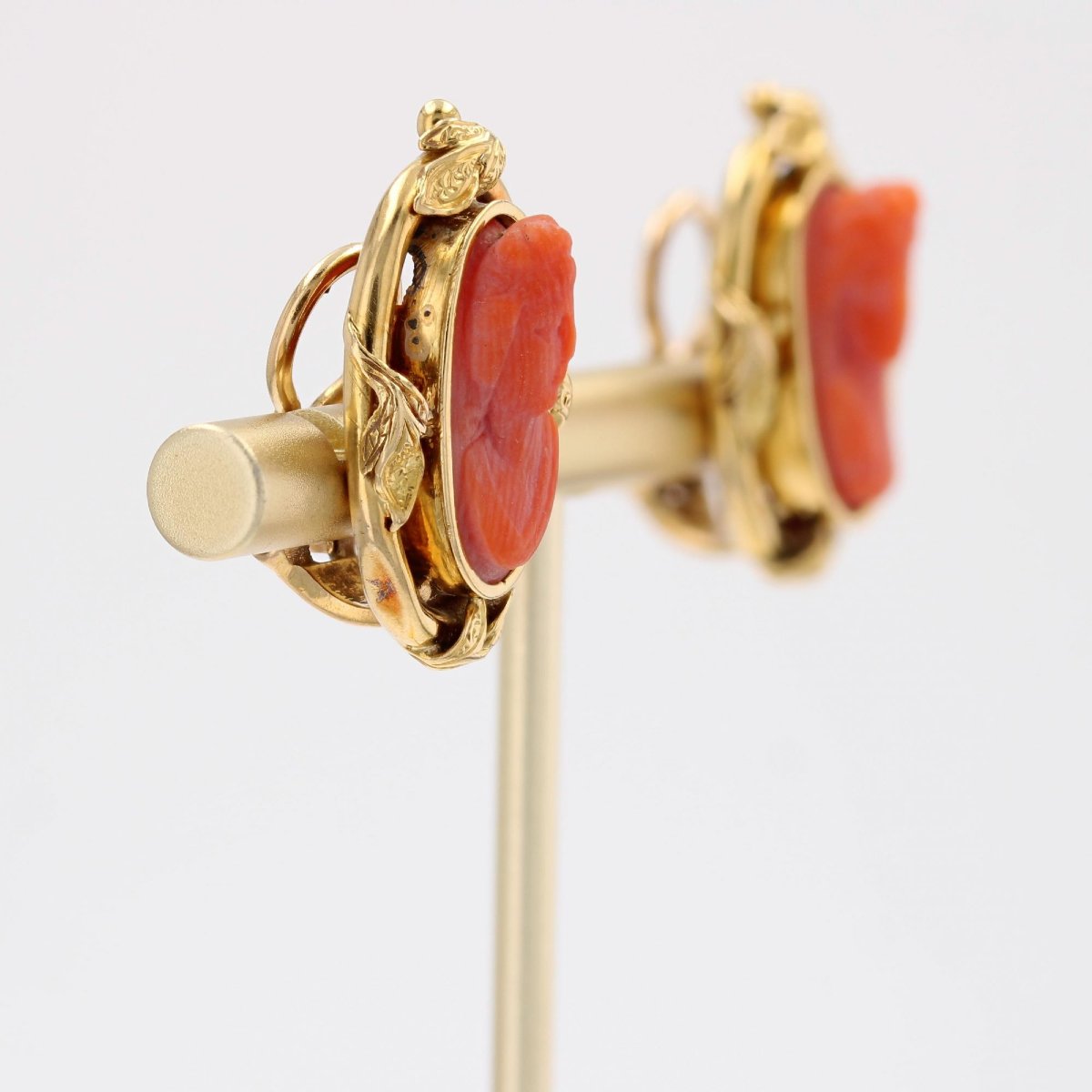 Antique Clip-on Earrings With Coral Cameos-photo-3