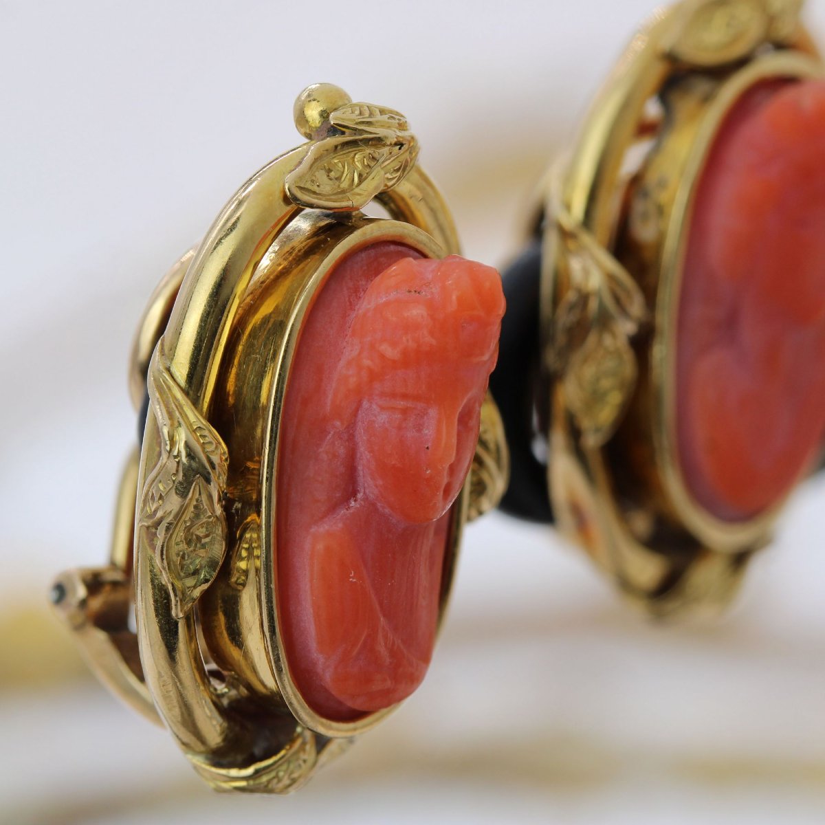 Antique Clip-on Earrings With Coral Cameos-photo-4