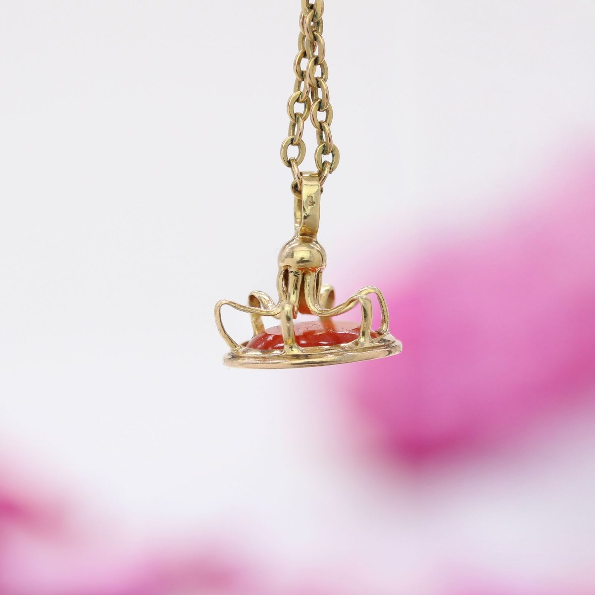 Yellow Gold And Carnelian Seal Pendant-photo-3