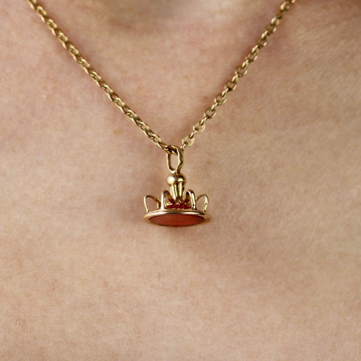 Yellow Gold And Carnelian Seal Pendant-photo-3