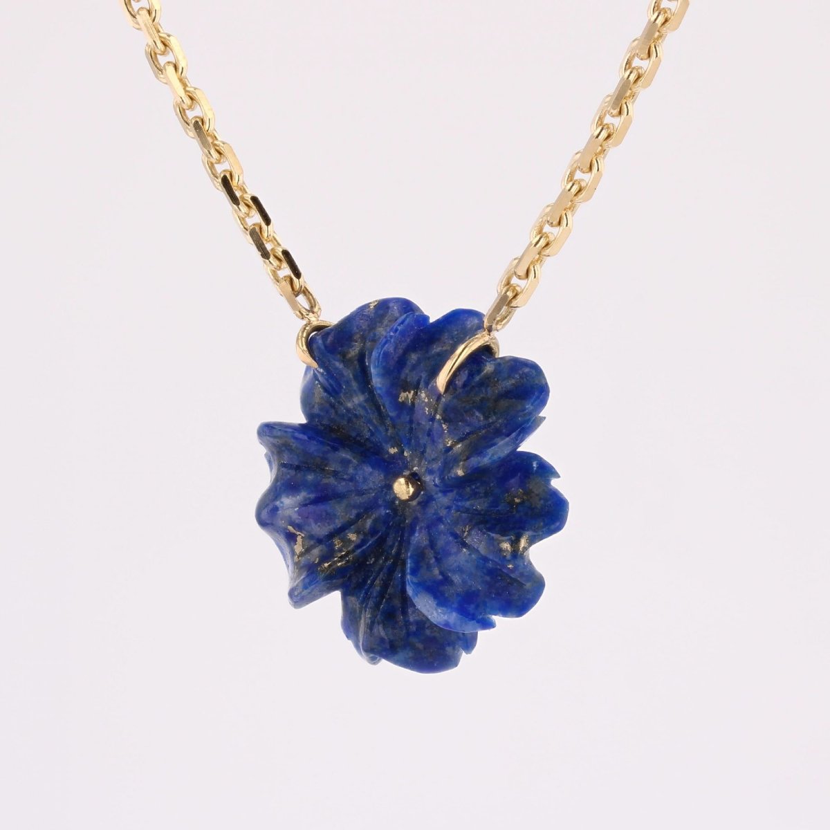 Yellow Gold Chain And Its Lapis Lazuli Flower-photo-4