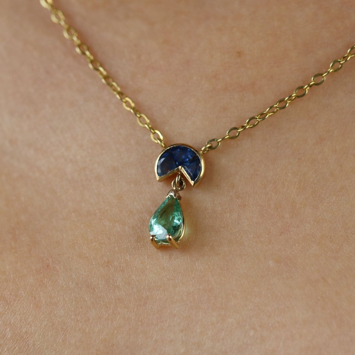 Paraiba Tourmaline, Sapphire And Yellow Gold Necklace-photo-3