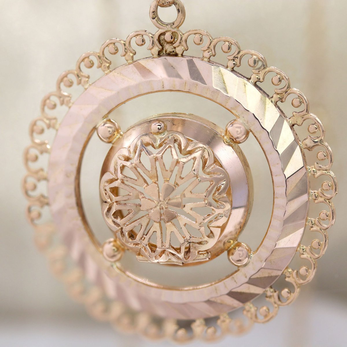Vintage Rose Gold Rosette Pendant-photo-3