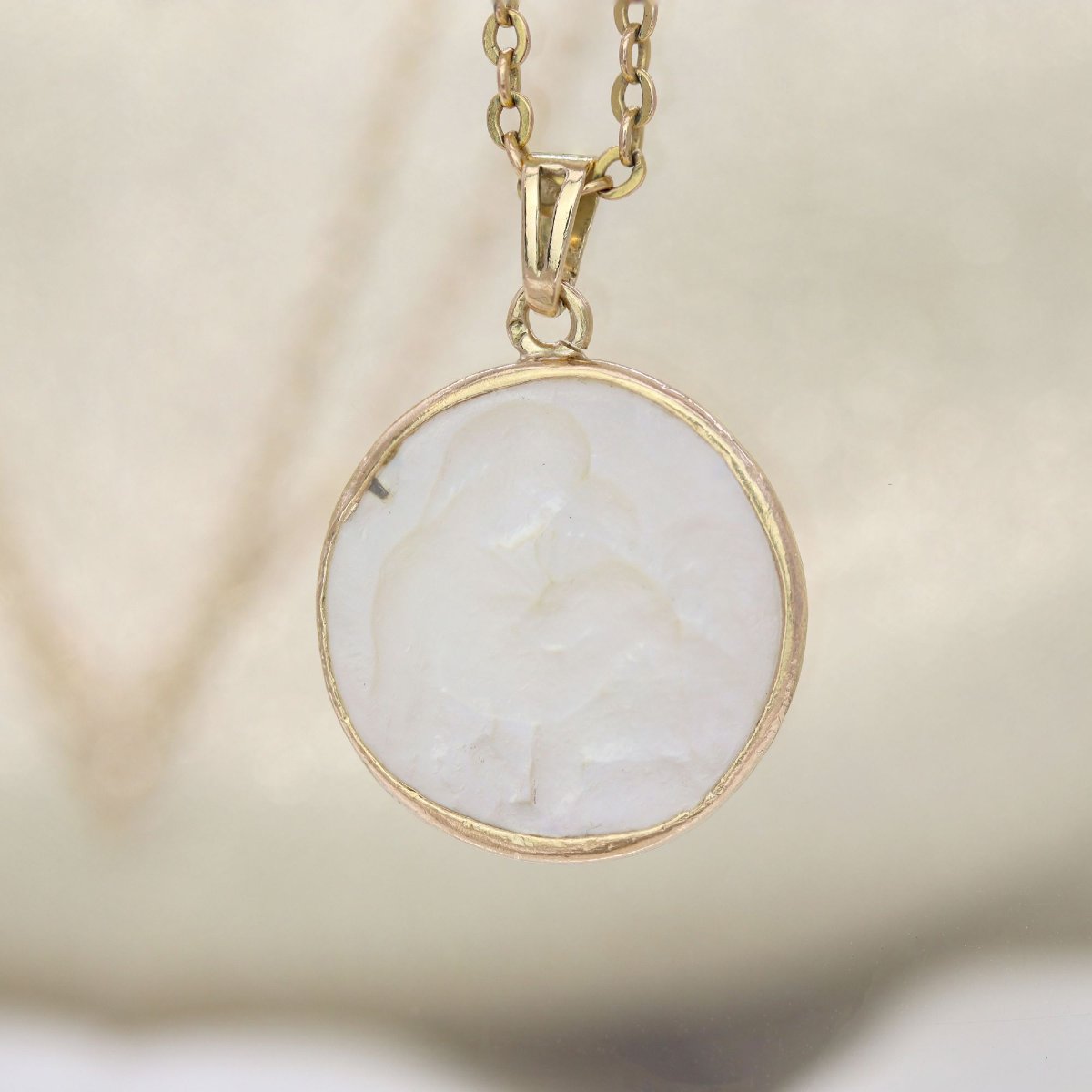 Mother-of-pearl Medal Of The Virgin And Child-photo-3
