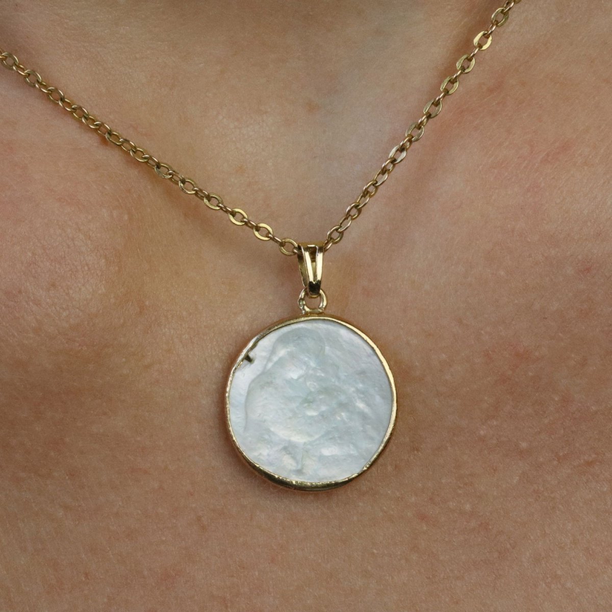 Mother-of-pearl Medal Of The Virgin And Child-photo-2