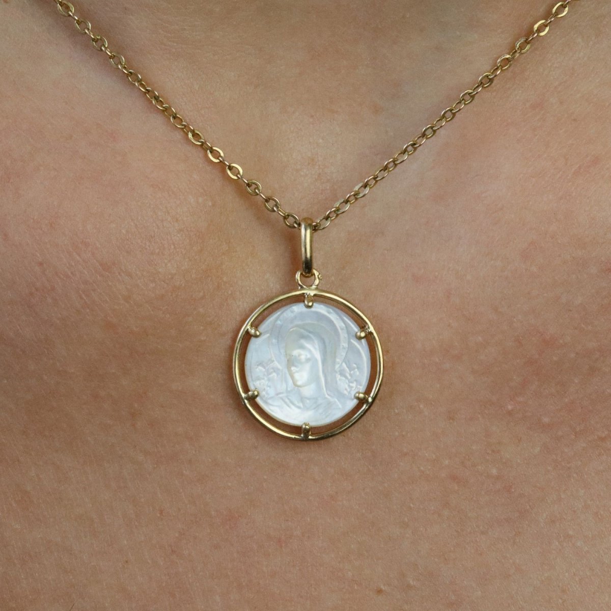 Médaille Vierge or jaune nacre-photo-2