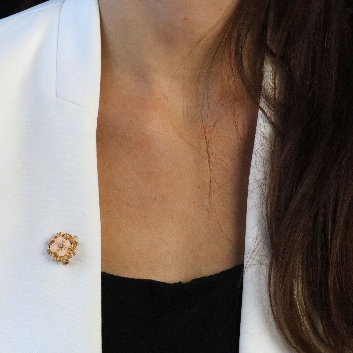 Small Rose Gold And Fine Pearl Collar Brooch-photo-2