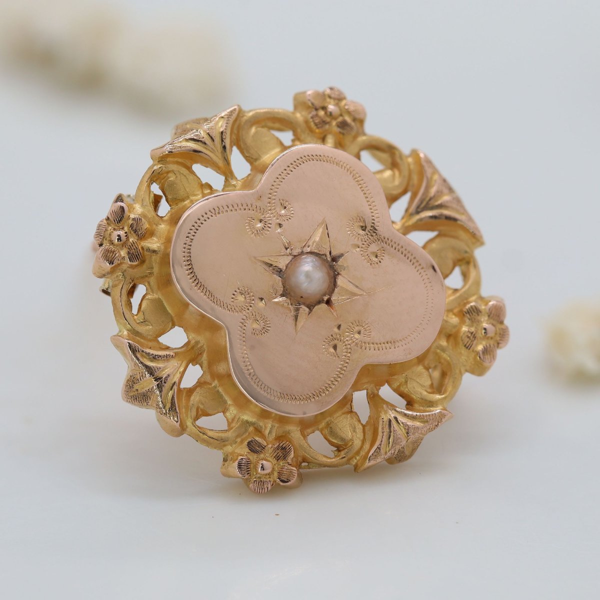 Small Rose Gold And Fine Pearl Collar Brooch-photo-3