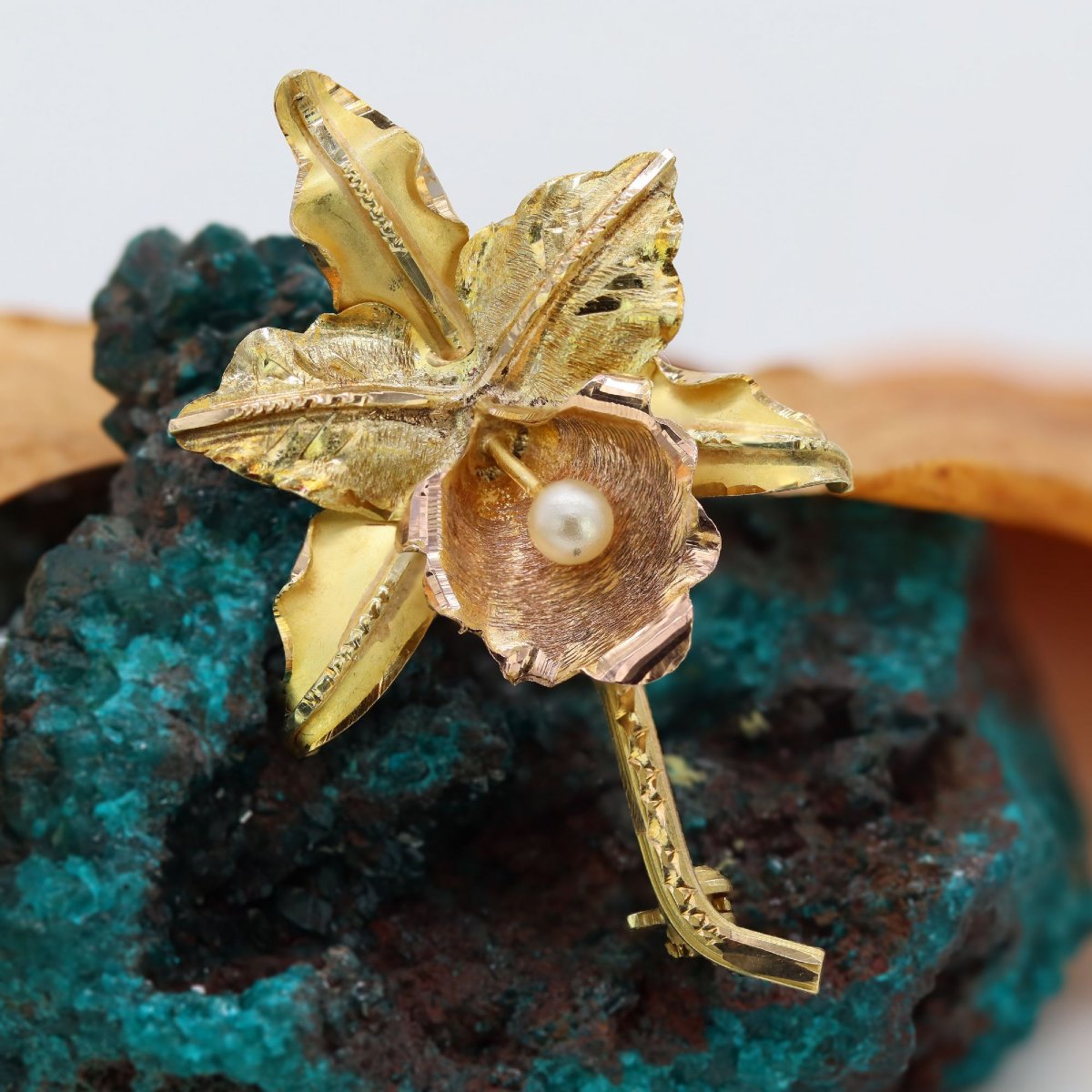 Retro Pearl Fleur-de-lis Brooch-photo-3