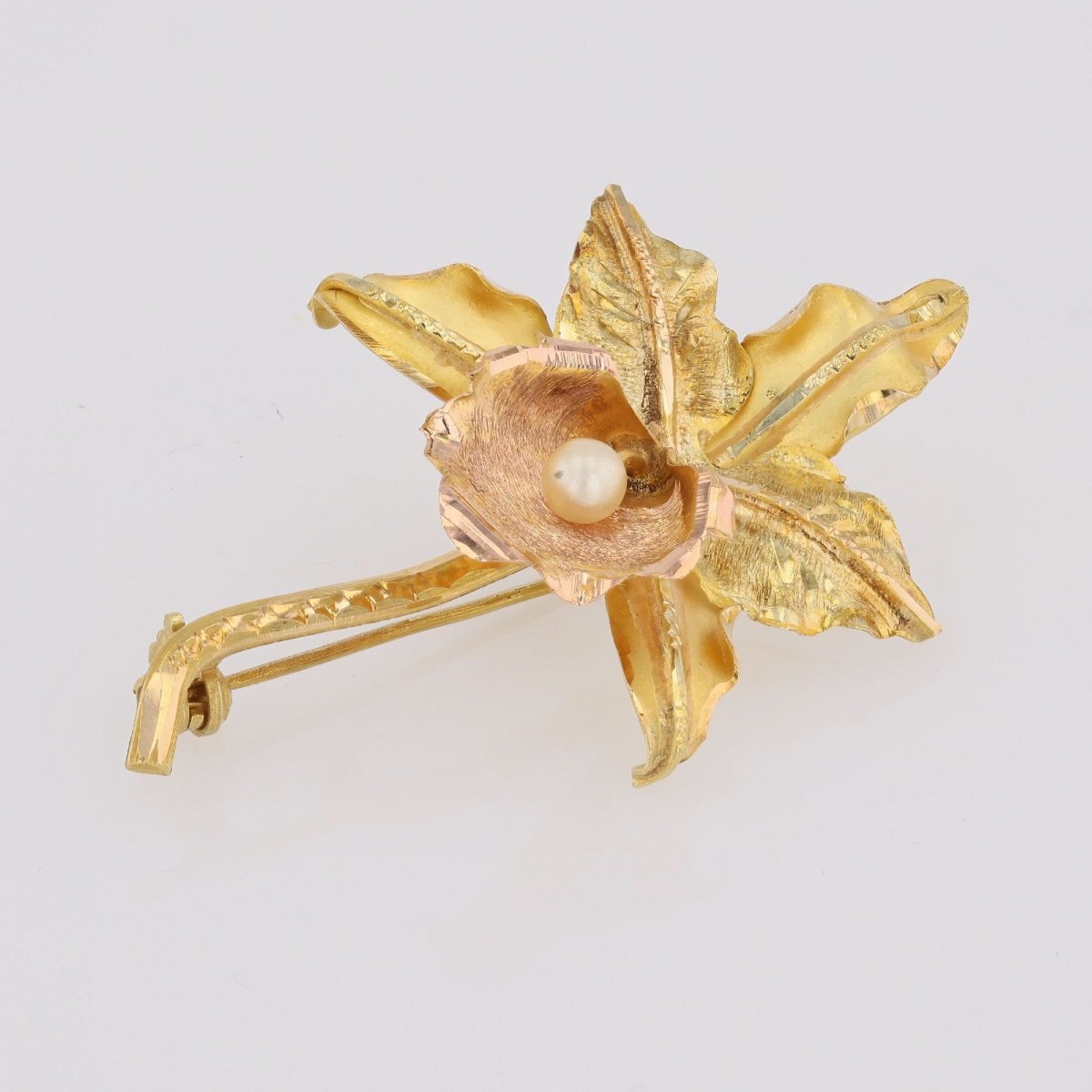 Retro Pearl Fleur-de-lis Brooch-photo-4