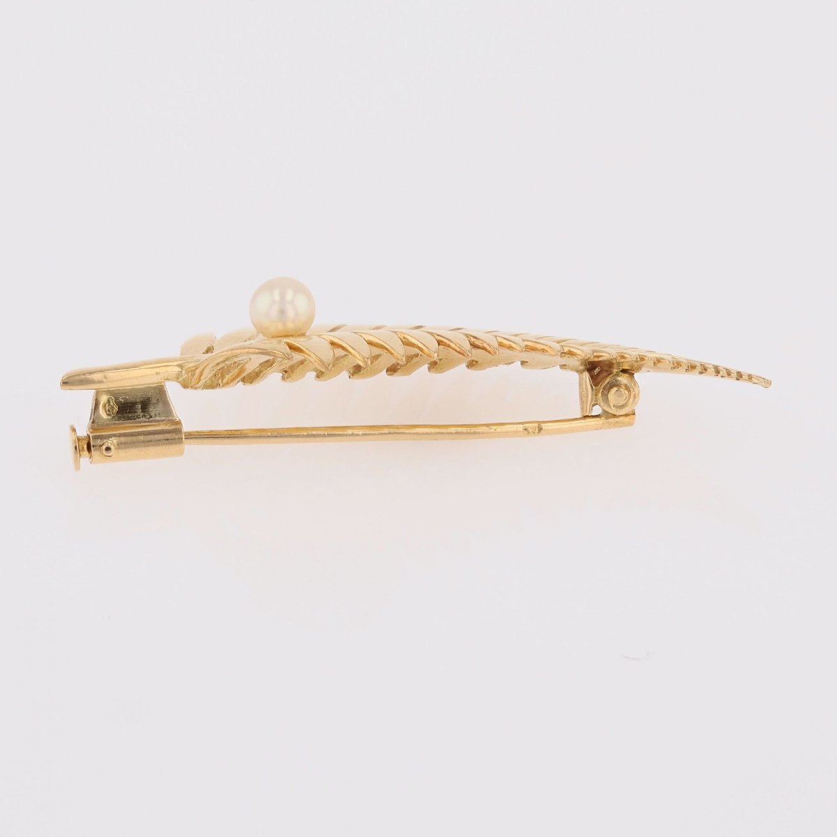 Gold Leaf Brooch With Cultured Pearl-photo-2