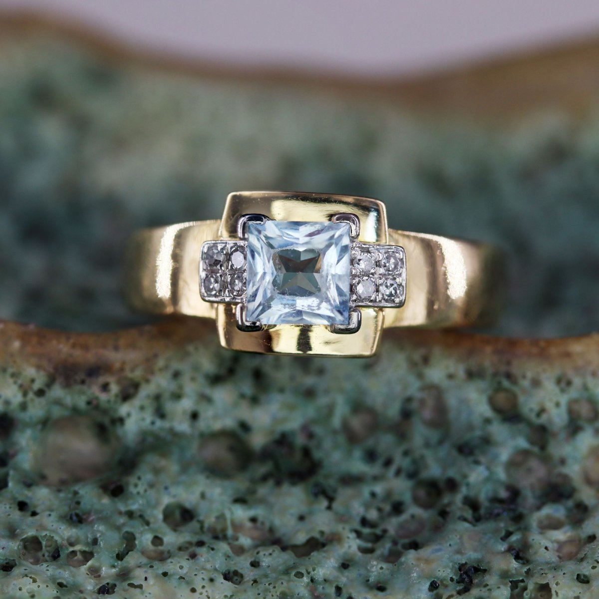 Yellow Gold Ring With Aquamarine And Diamonds-photo-3