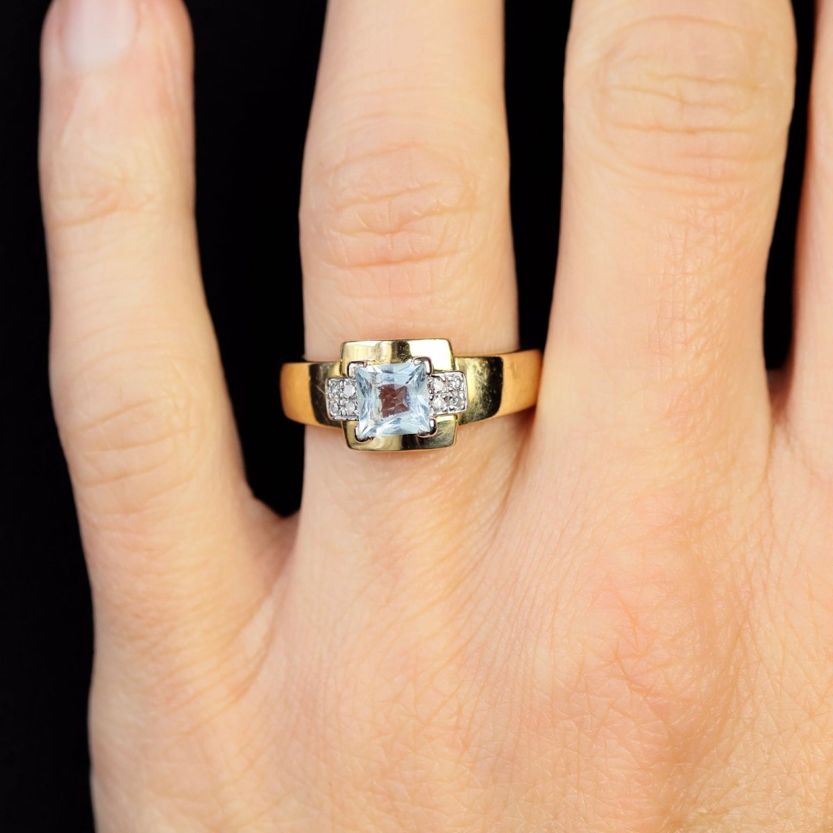 Yellow Gold Ring With Aquamarine And Diamonds-photo-2