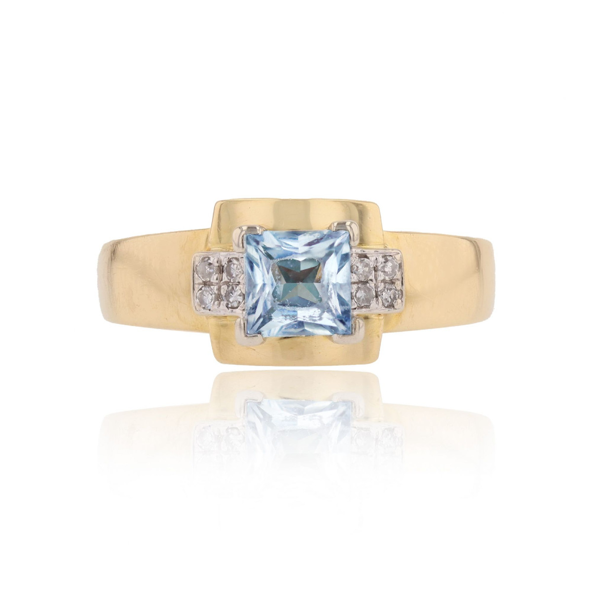 Yellow Gold Ring With Aquamarine And Diamonds