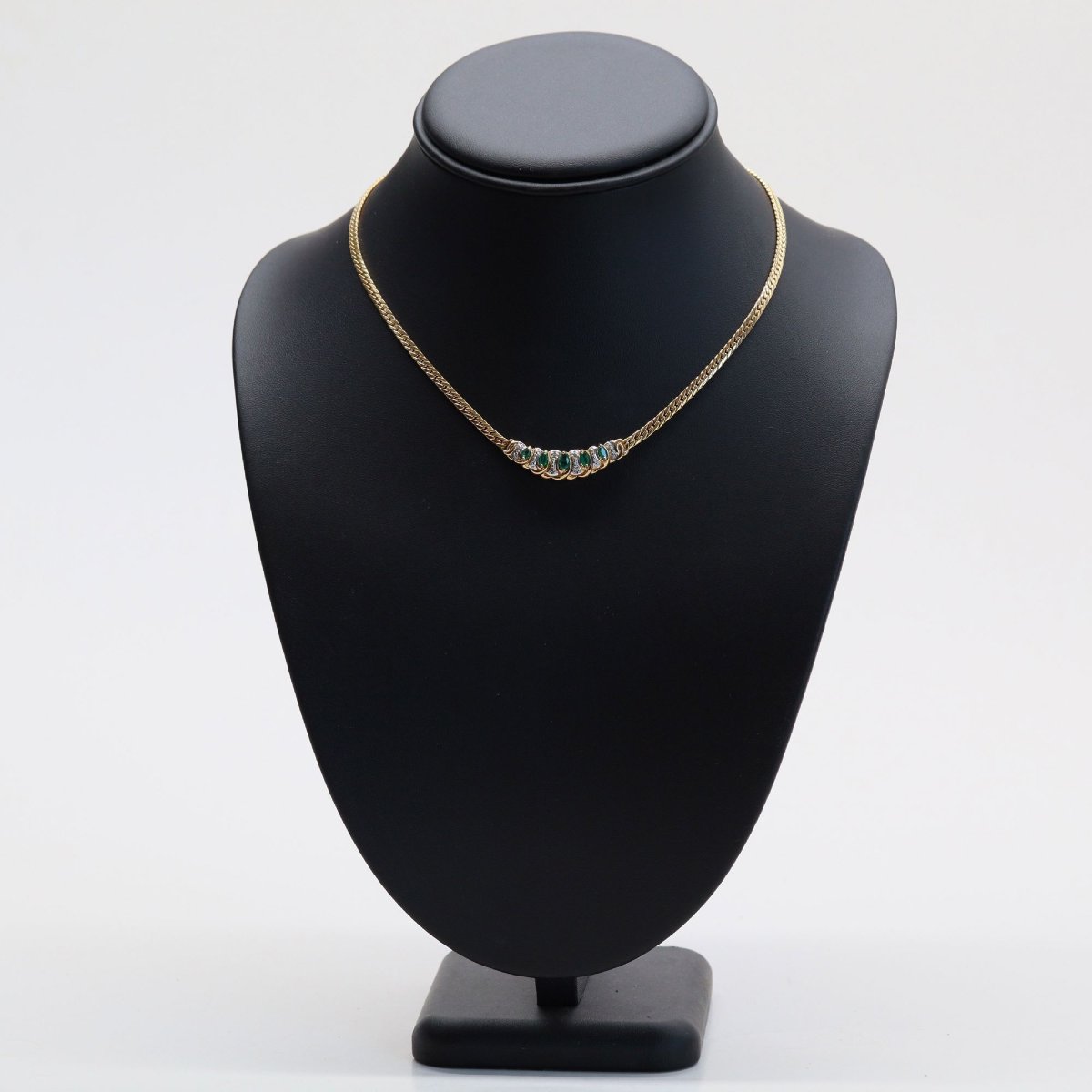 Emerald And Diamond Necklace In Yellow Gold.-photo-4