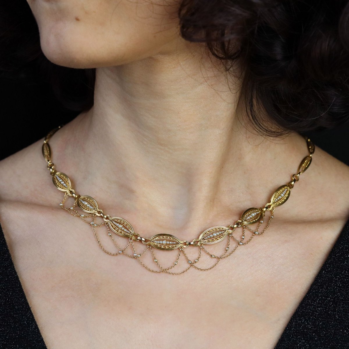 Antique Necklace Of Fine Yellow Gold Pearls In Drapery-photo-2