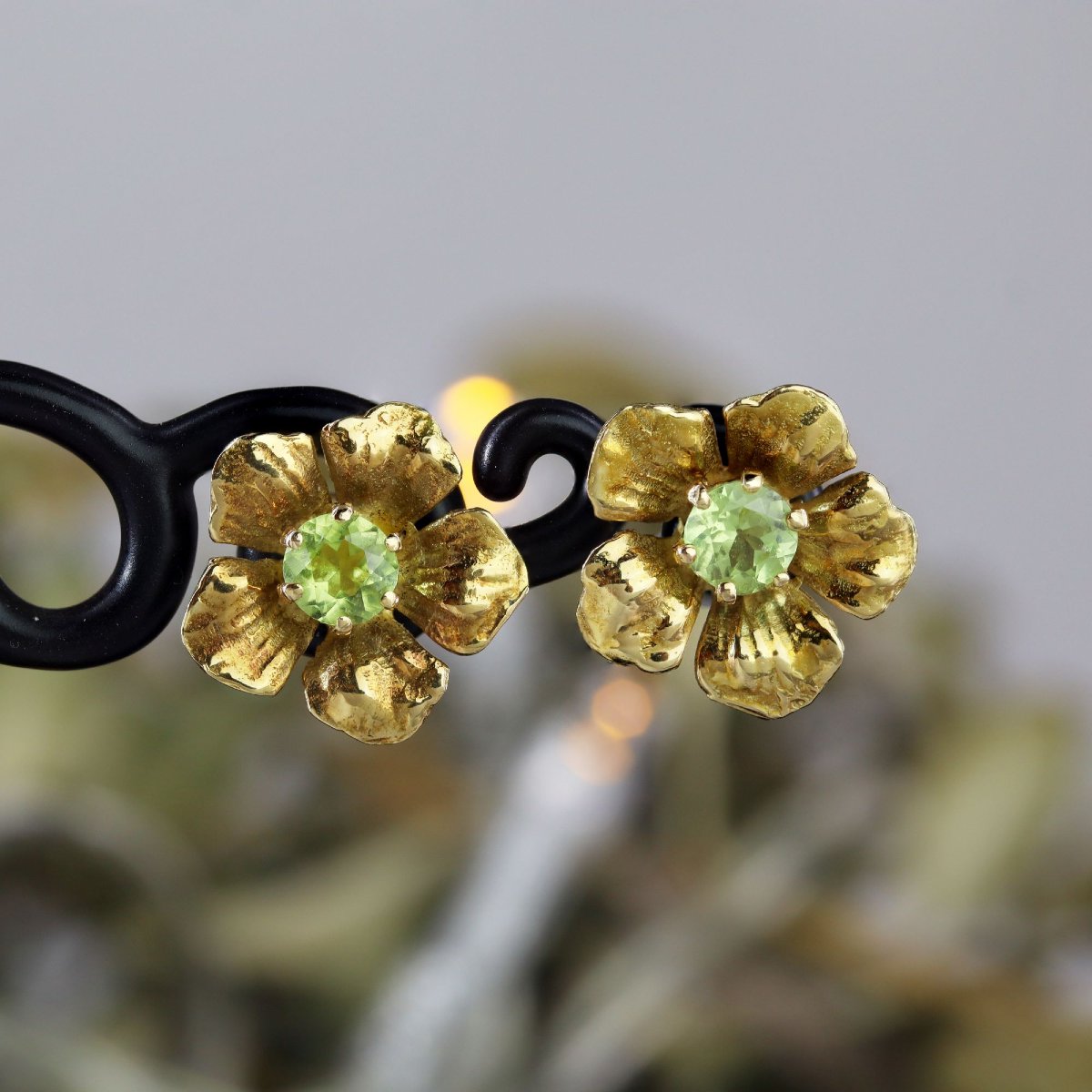 Boucles d'oreilles puces fleurs péridots-photo-3