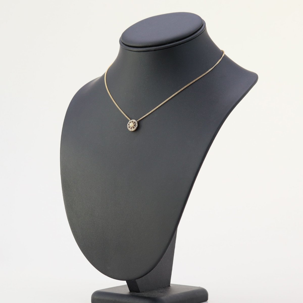 Curb Chain With An Antique Pattern Of Fine Pearls And Diamonds-photo-2