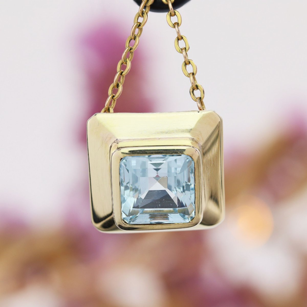 Square Aquamarine And Yellow Gold Pendant-photo-3