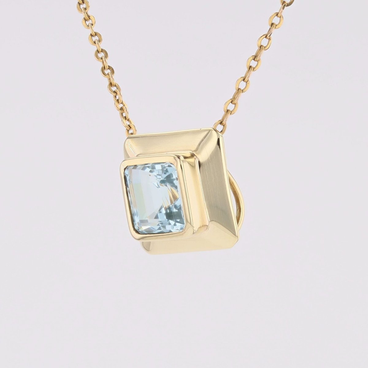 Square Aquamarine And Yellow Gold Pendant-photo-4