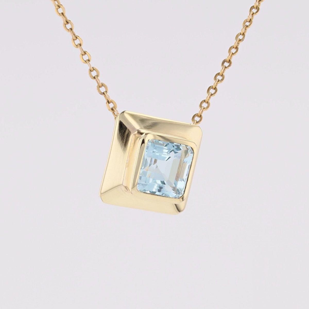 Square Aquamarine And Yellow Gold Pendant-photo-1