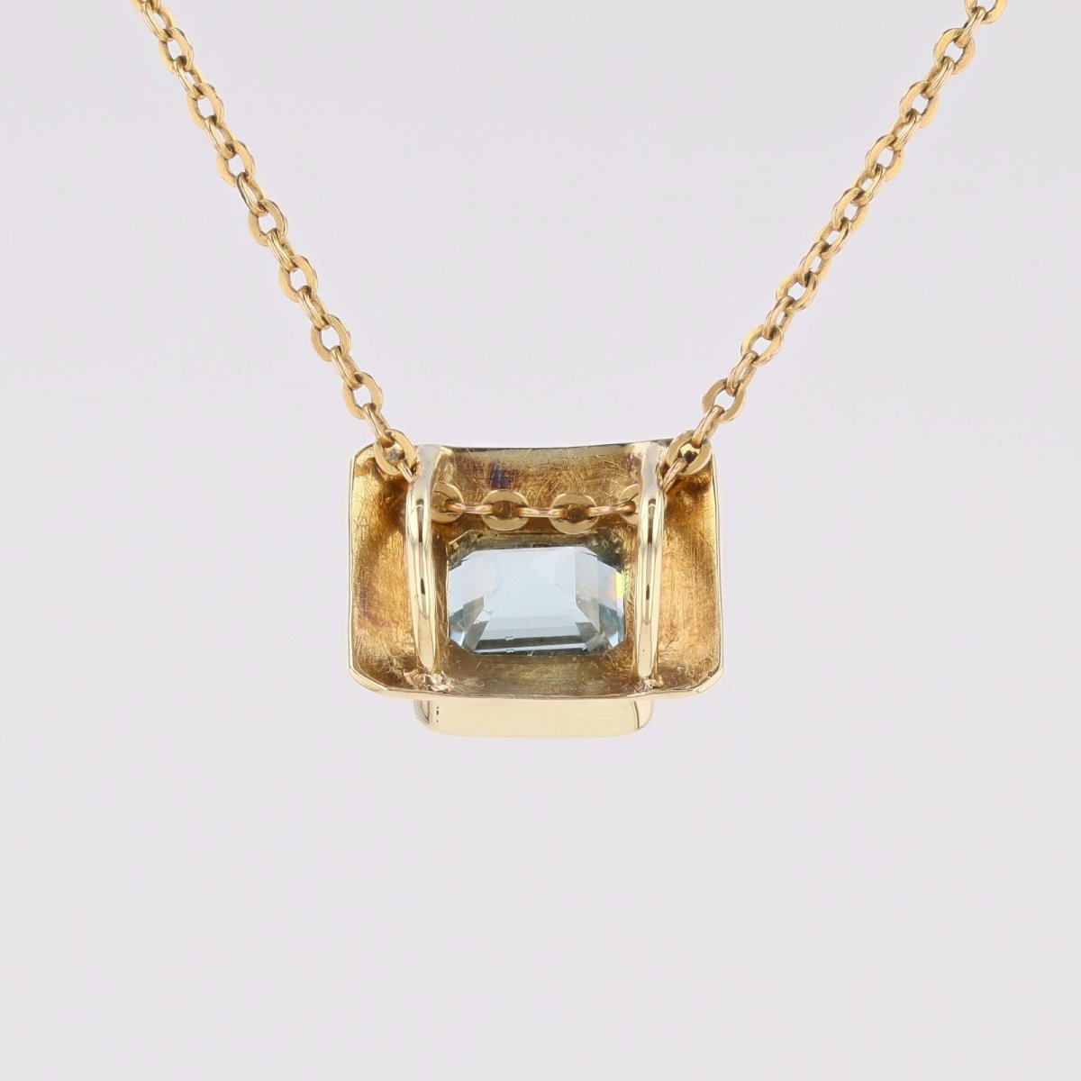 Square Aquamarine And Yellow Gold Pendant-photo-4
