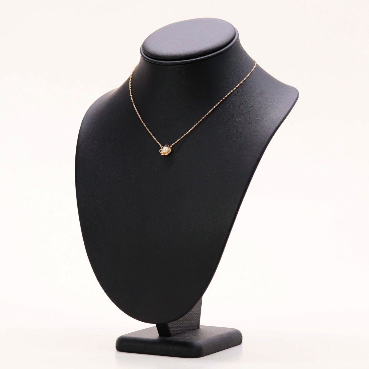 Chain And Its Pearl Motif-photo-1