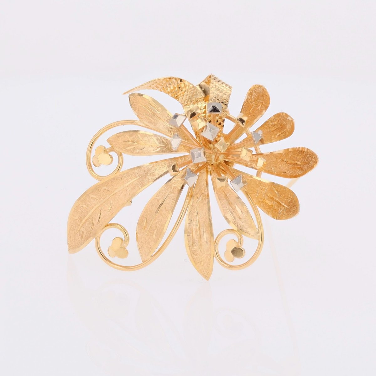 Broche vintage fleur ciselée or rose-photo-1
