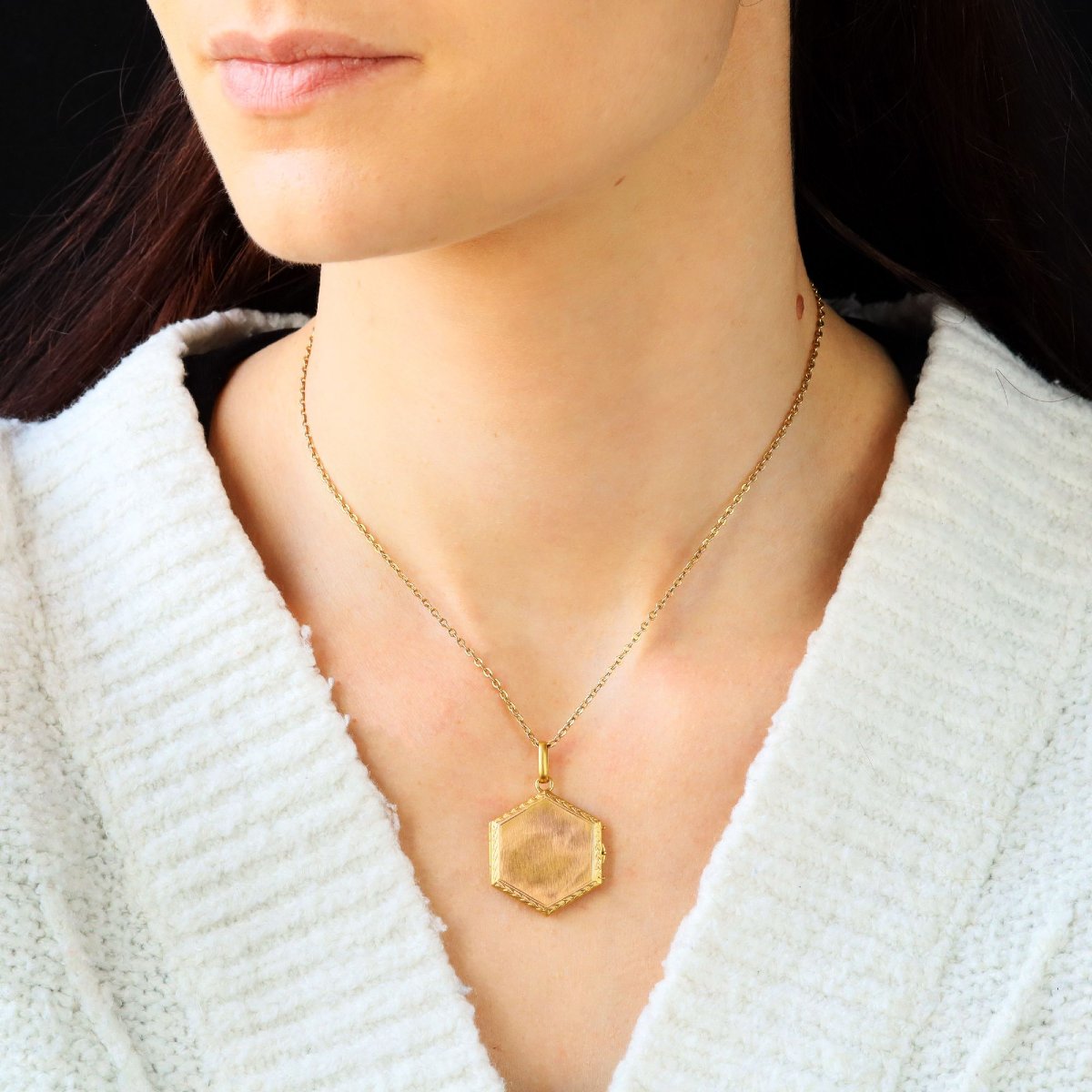 Hexagonal Chased Gold Medallion-photo-2